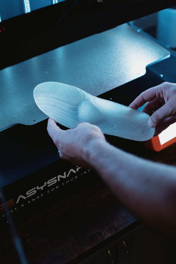 EasySnap3D - Just a snap for your insoles - EasySnap3d is a FFF (Fused Filament Manufacturing) 3d printer.